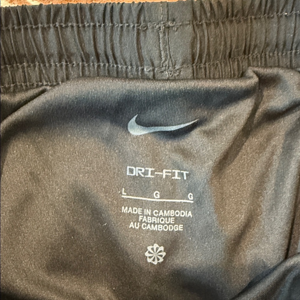Nike Black Running Shorts Girls - Picture 2 of 2
